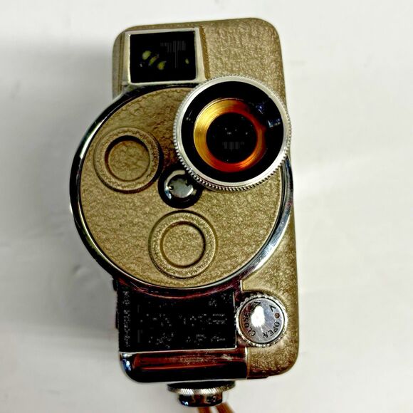 Revere 8 Model B-63 Vintage Movie Camera 8mm with Case and Accessories Untested - Picture 2 of 10